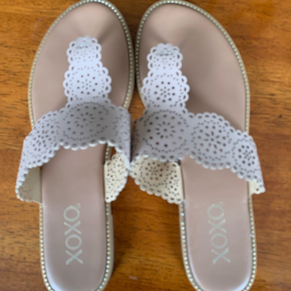 NWOT XOXO Women's tan Sandals